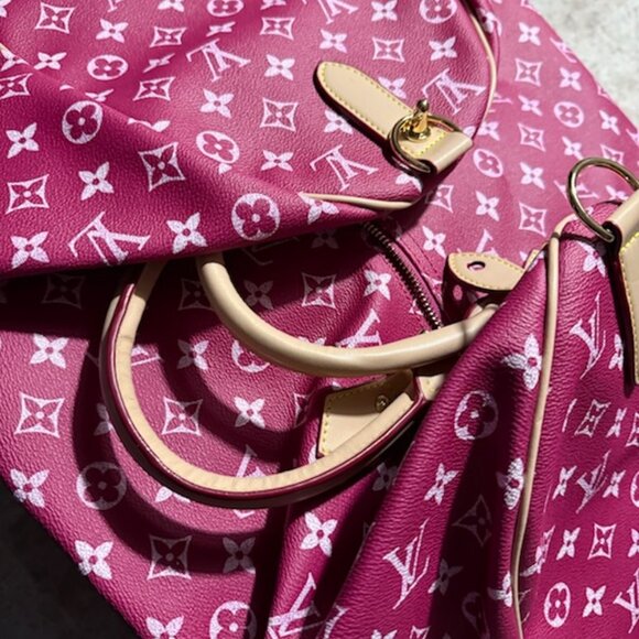 Stunning Brand New Fashion Weekender Duffle with POUCH!!! - Picture 6 of 7